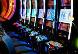 Người chơi trải nghiệm cá cược thể thao và trò chơi casino tại kqdb qua thiết bị di động